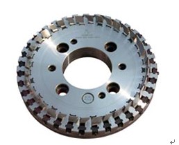 Spiral bevel gear roughing cutter of high accuracy and efficency